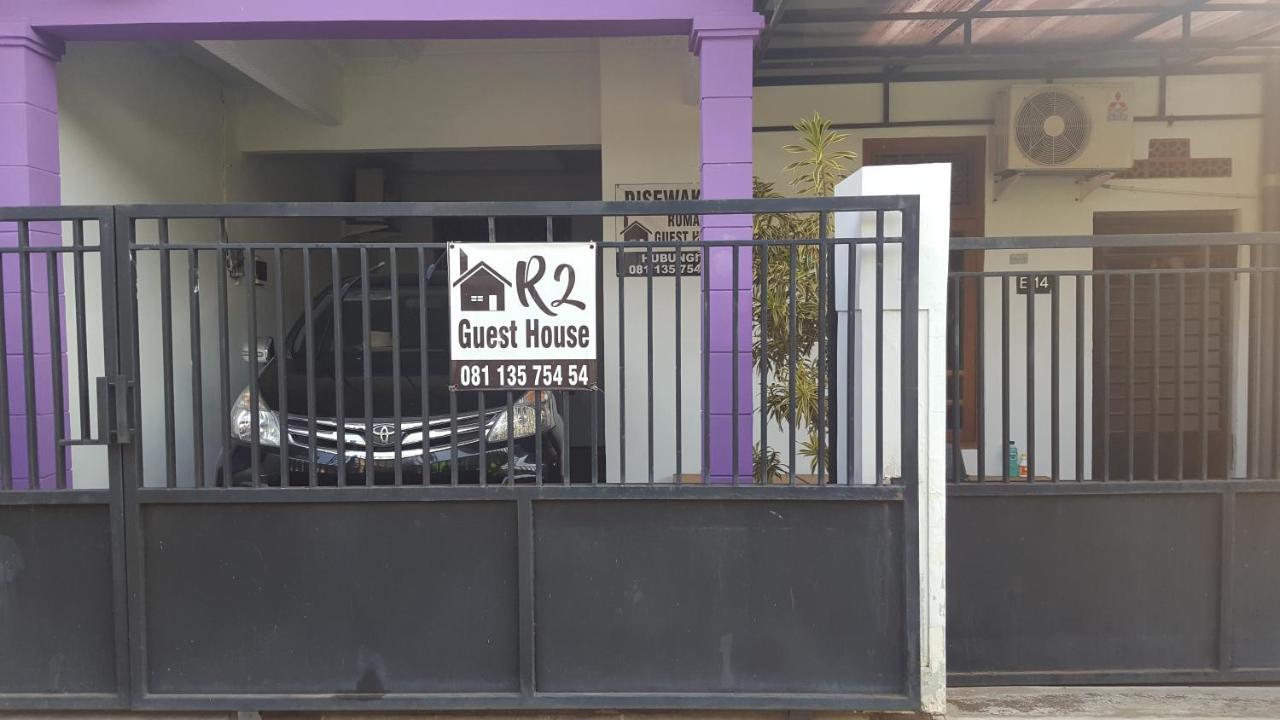 R2 Wisma tamu *