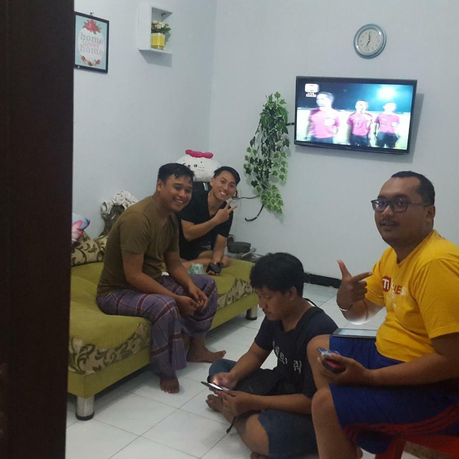 R2 Wisma tamu