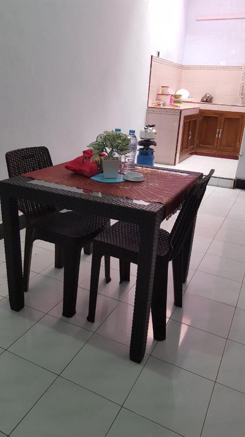 R2 Wisma tamu *